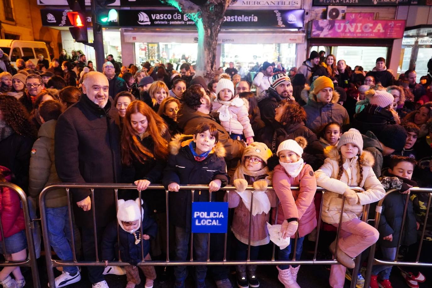 Los Reyes Magos reclaman la paz desde la Plaza Mayor de Salamanca