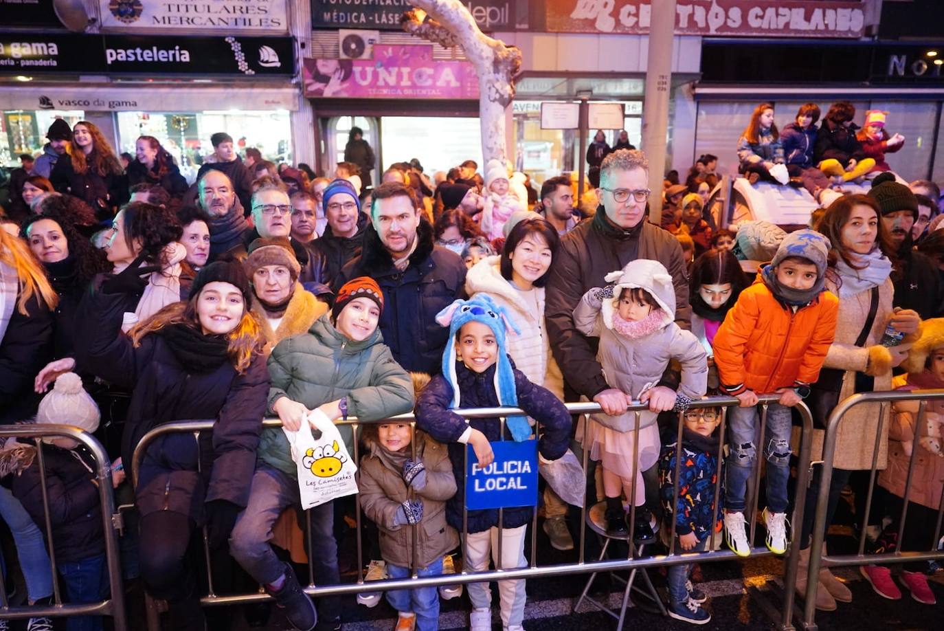 Los Reyes Magos reclaman la paz desde la Plaza Mayor de Salamanca