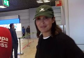 Vicky Martín Berrocal, en el aeropuerto.