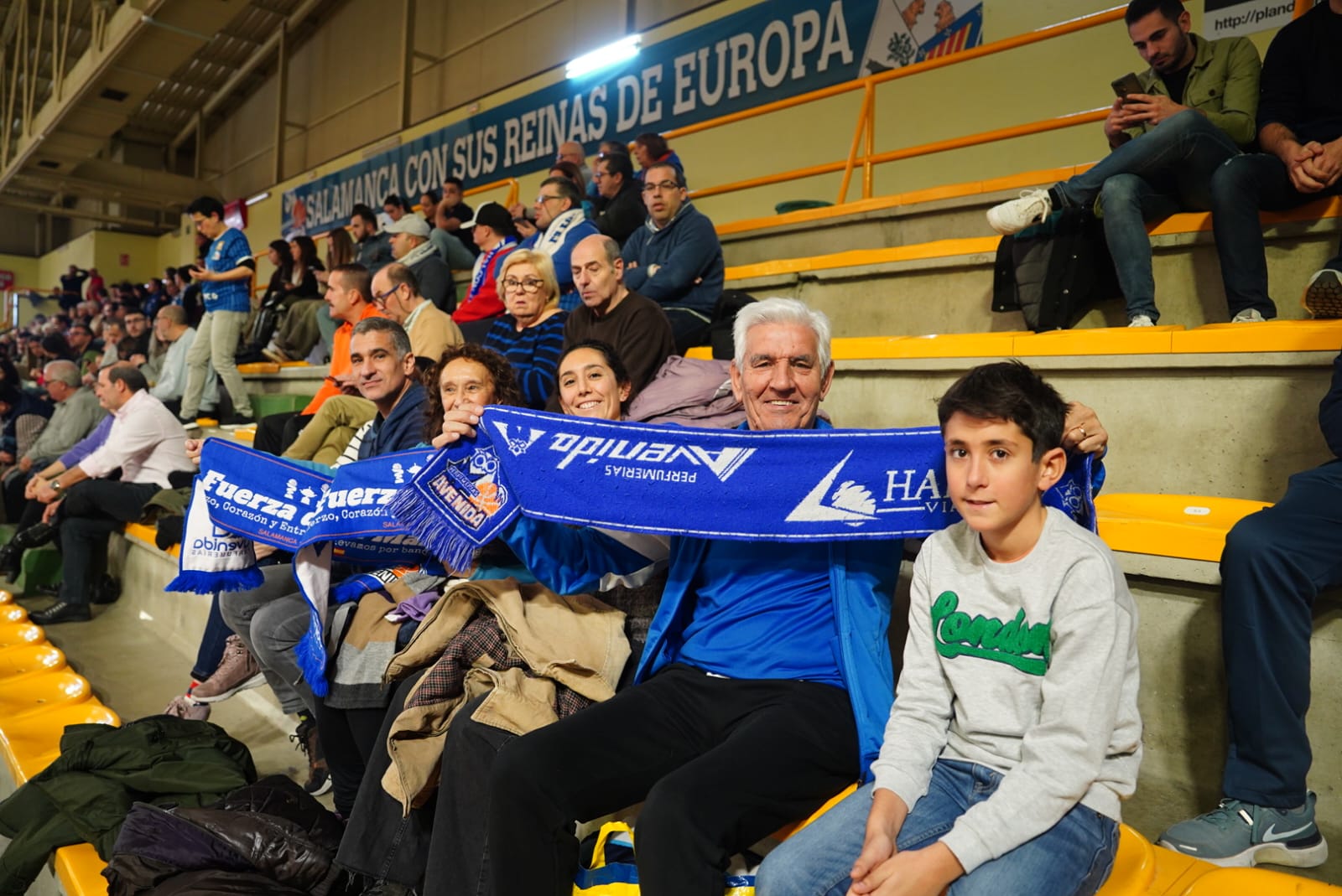 Búscate en la grada de Würzburg en el partido del Avenida contra el IDK