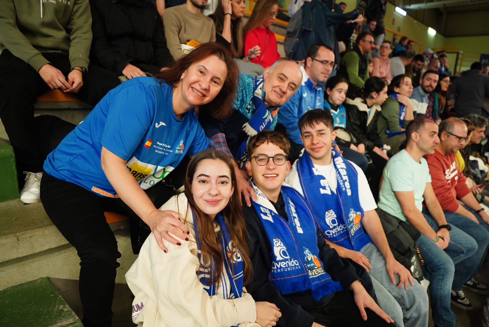 Búscate en la grada de Würzburg en el partido del Avenida contra el IDK