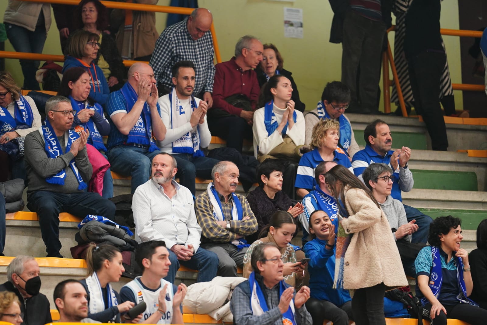 Búscate en la grada de Würzburg en el partido del Avenida contra el IDK
