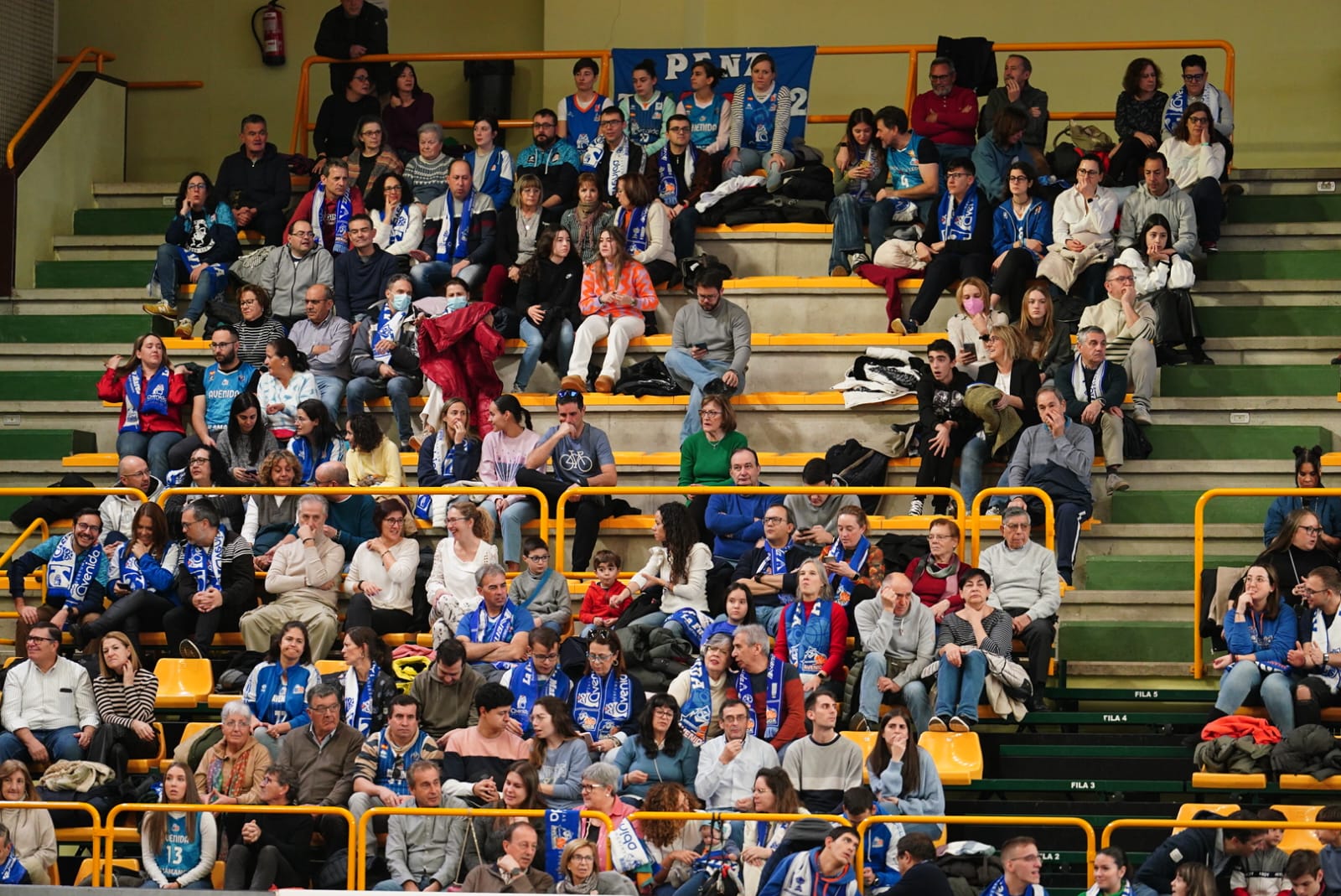 Búscate en la grada de Würzburg en el partido del Avenida contra el IDK