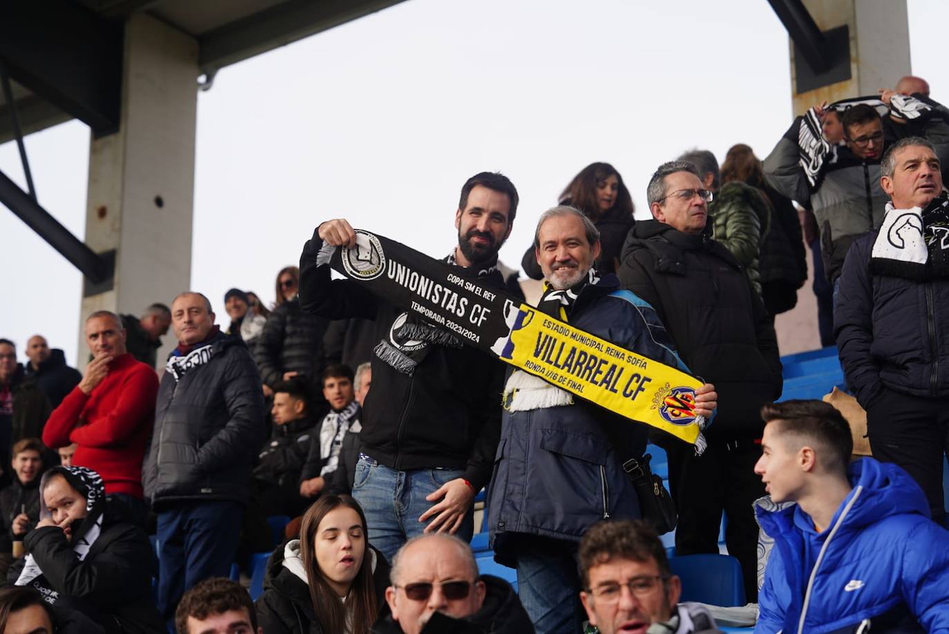 La afición de Unionistas responde a la llamada, ¡búscate en la grada!