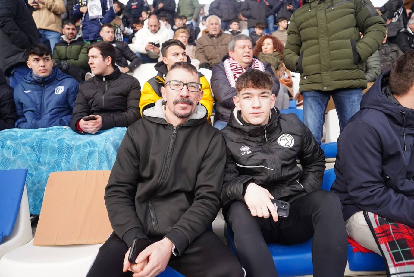 La afición de Unionistas responde a la llamada, ¡búscate en la grada!