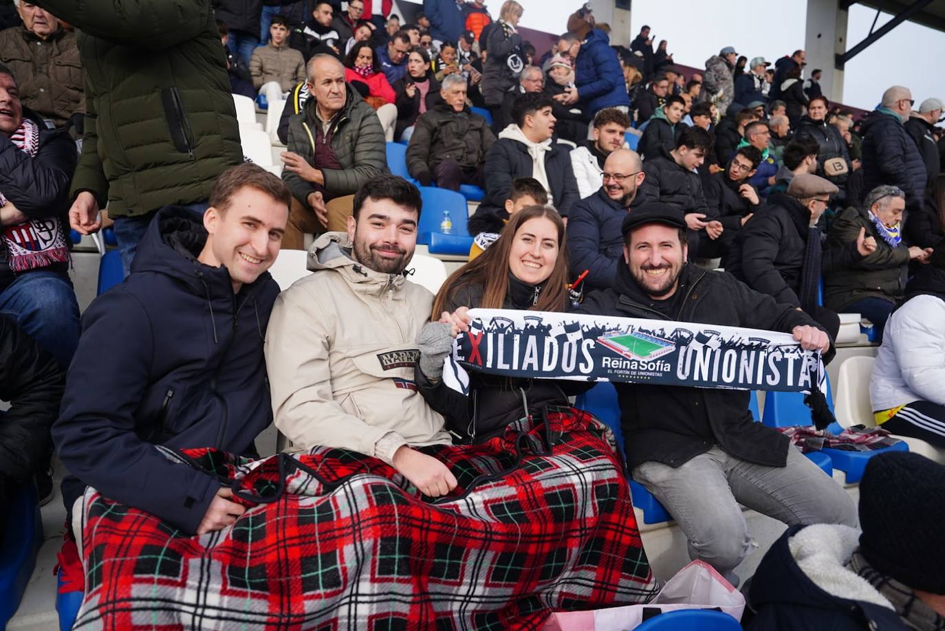 La afición de Unionistas responde a la llamada, ¡búscate en la grada!