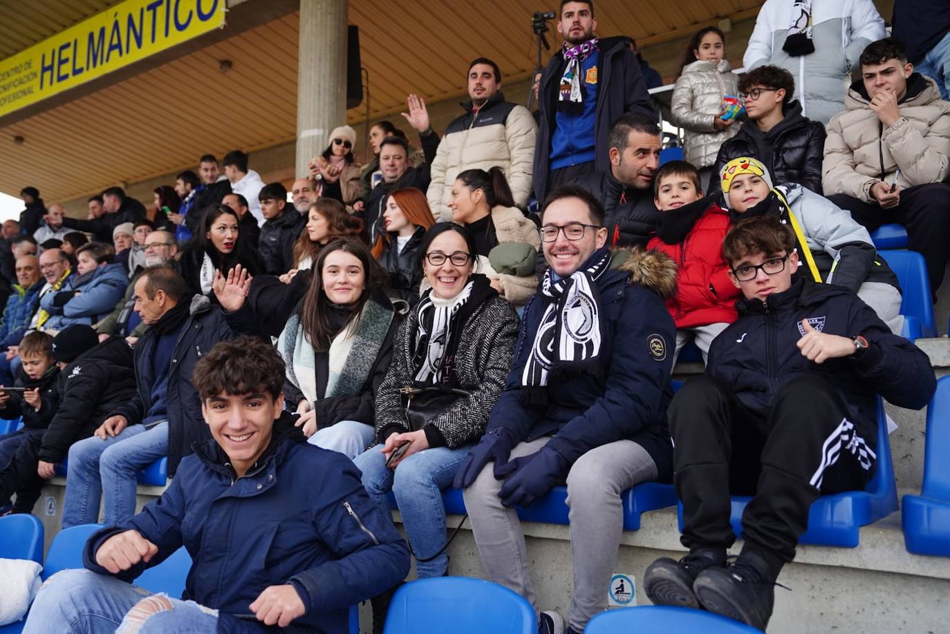 La afición de Unionistas responde a la llamada, ¡búscate en la grada!