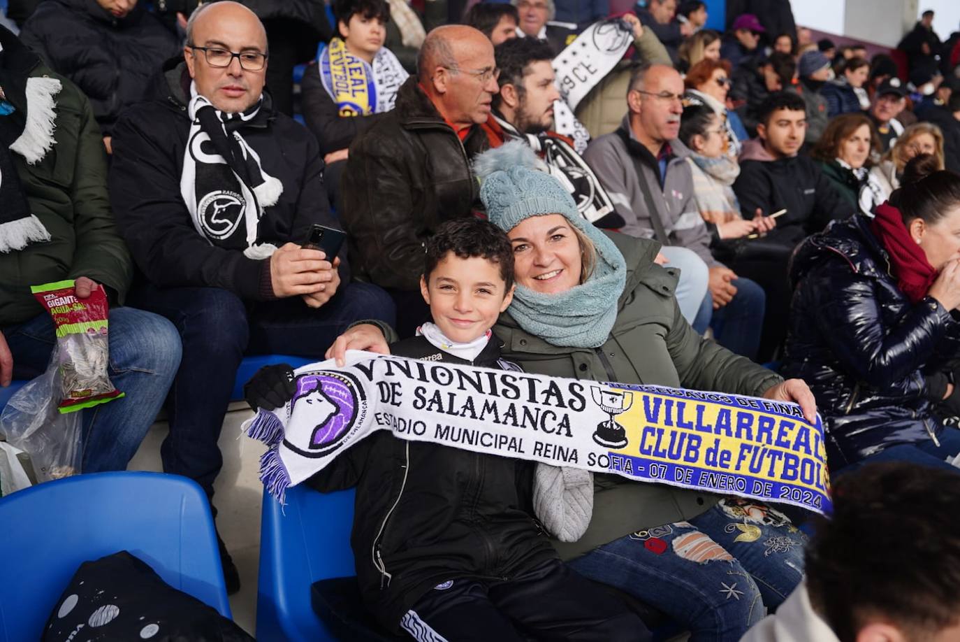 La afición de Unionistas responde a la llamada, ¡búscate en la grada!