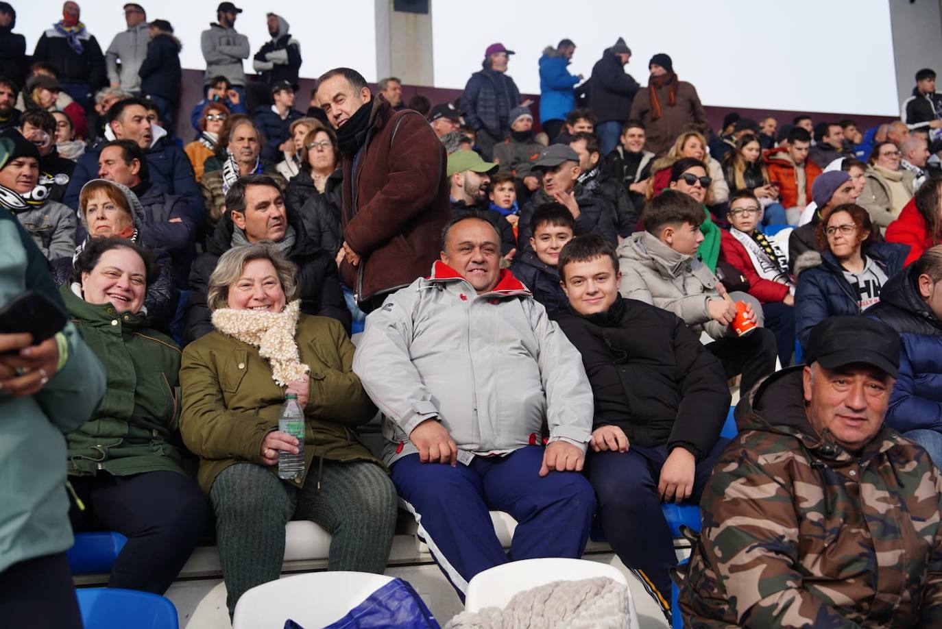 La afición de Unionistas responde a la llamada, ¡búscate en la grada!