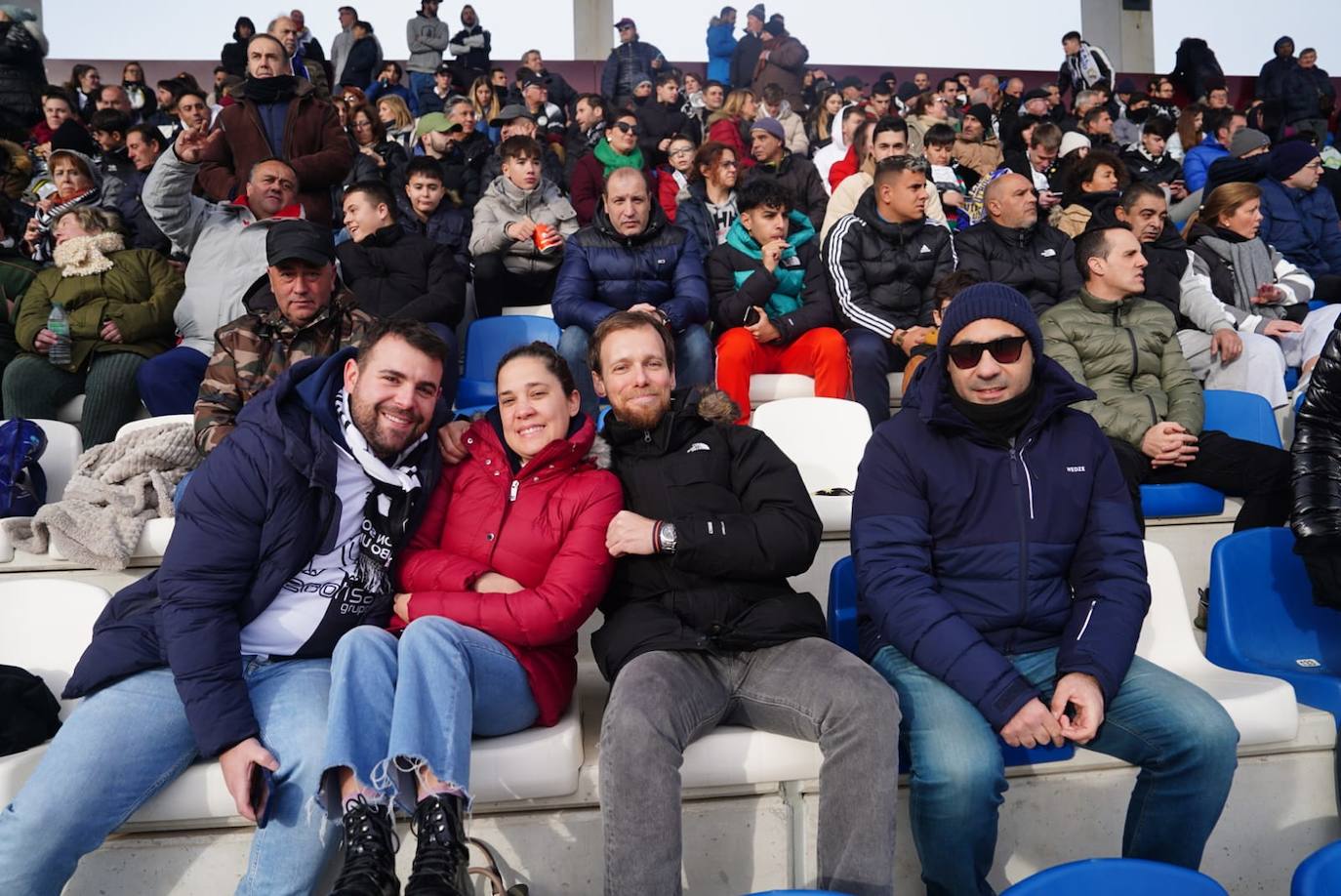 La afición de Unionistas responde a la llamada, ¡búscate en la grada!