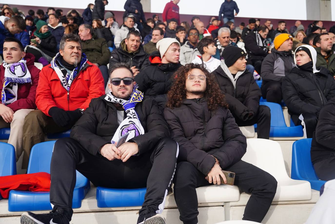 La afición de Unionistas responde a la llamada, ¡búscate en la grada!