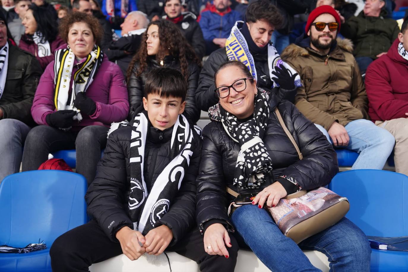 La afición de Unionistas responde a la llamada, ¡búscate en la grada!