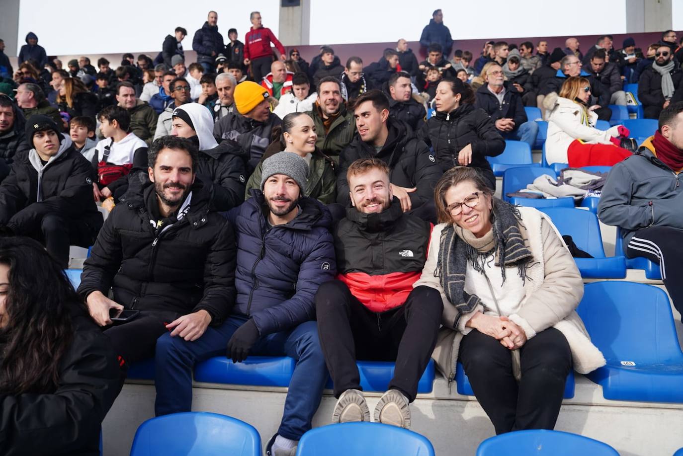 La afición de Unionistas responde a la llamada, ¡búscate en la grada!