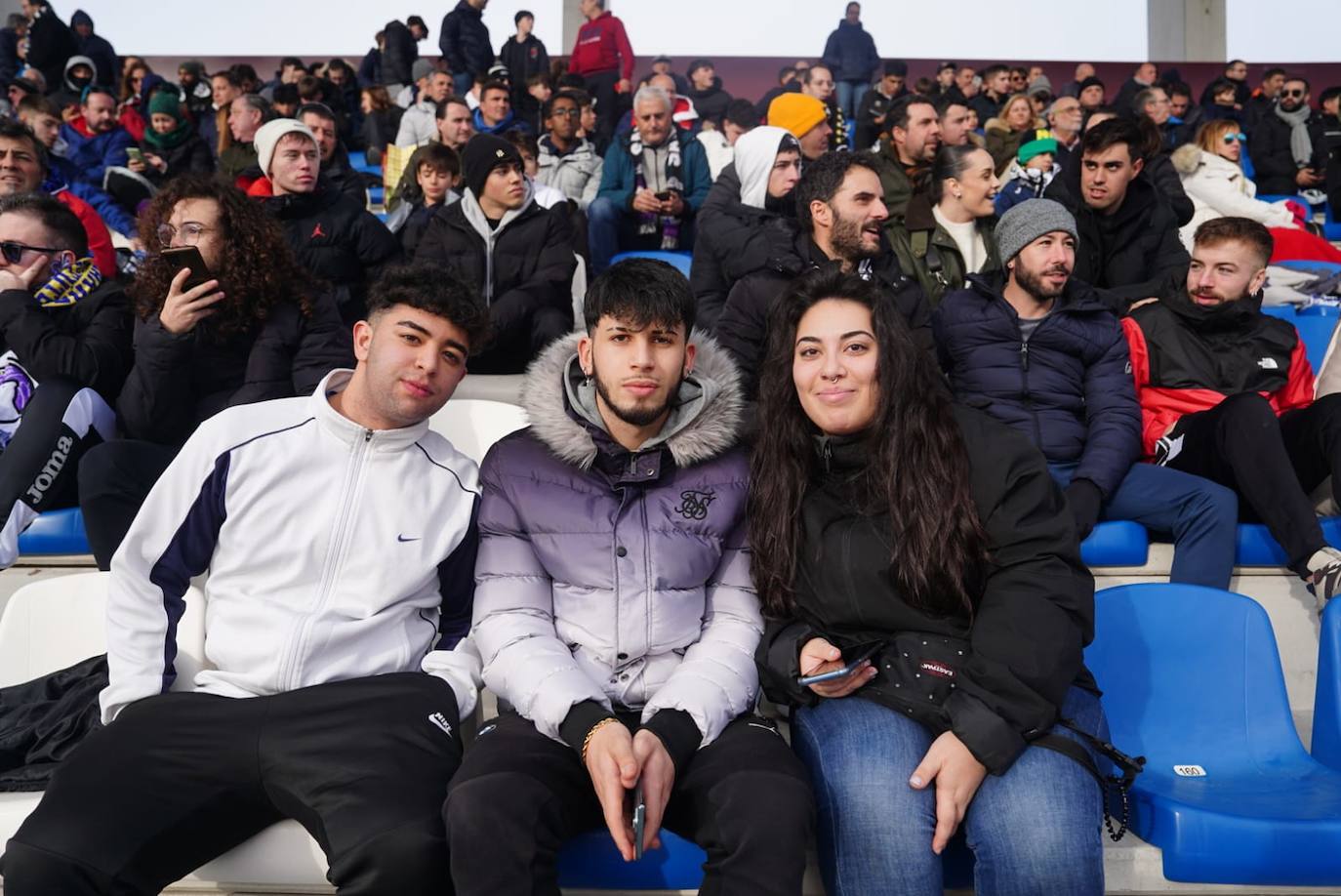 La afición de Unionistas responde a la llamada, ¡búscate en la grada!