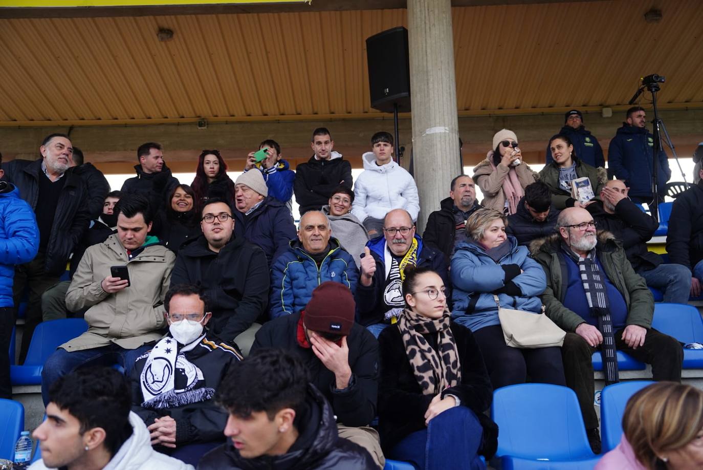 La afición de Unionistas responde a la llamada, ¡búscate en la grada!