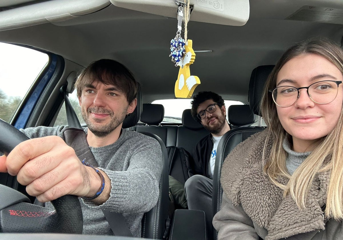 German, Carlos y Sara vienen a Salamanca en «la rueda» desde Arévalo, en Ávila.