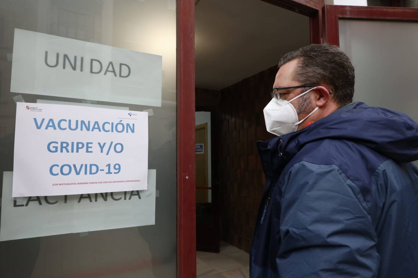 Cola para vacunarse de gripe en Salamanca