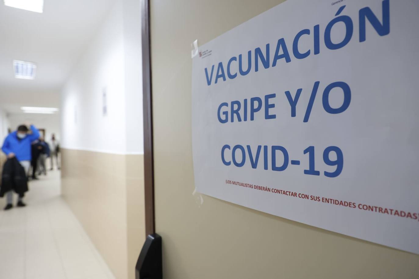 Cola para vacunarse de gripe en Salamanca