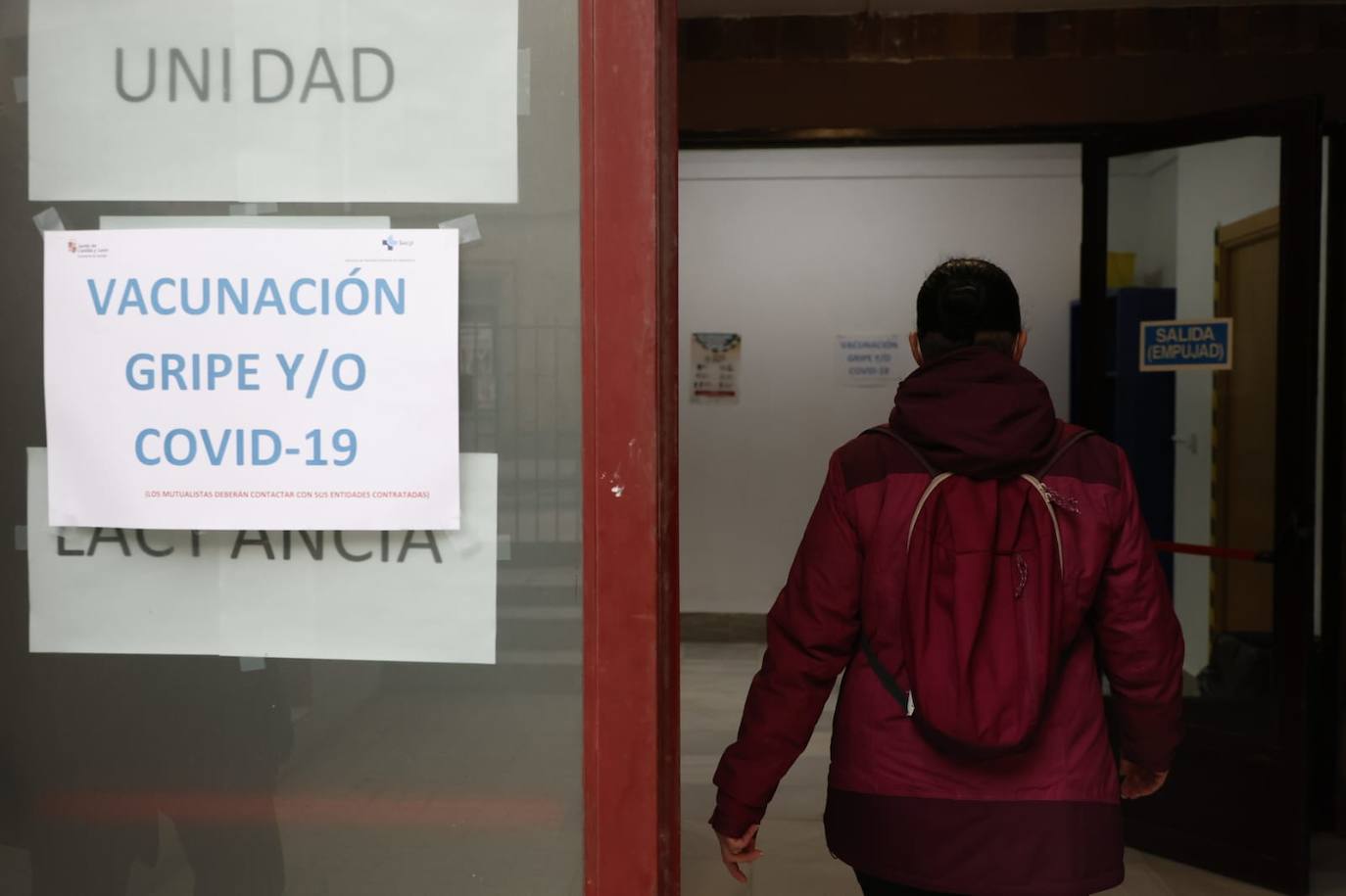 Cola para vacunarse de gripe en Salamanca