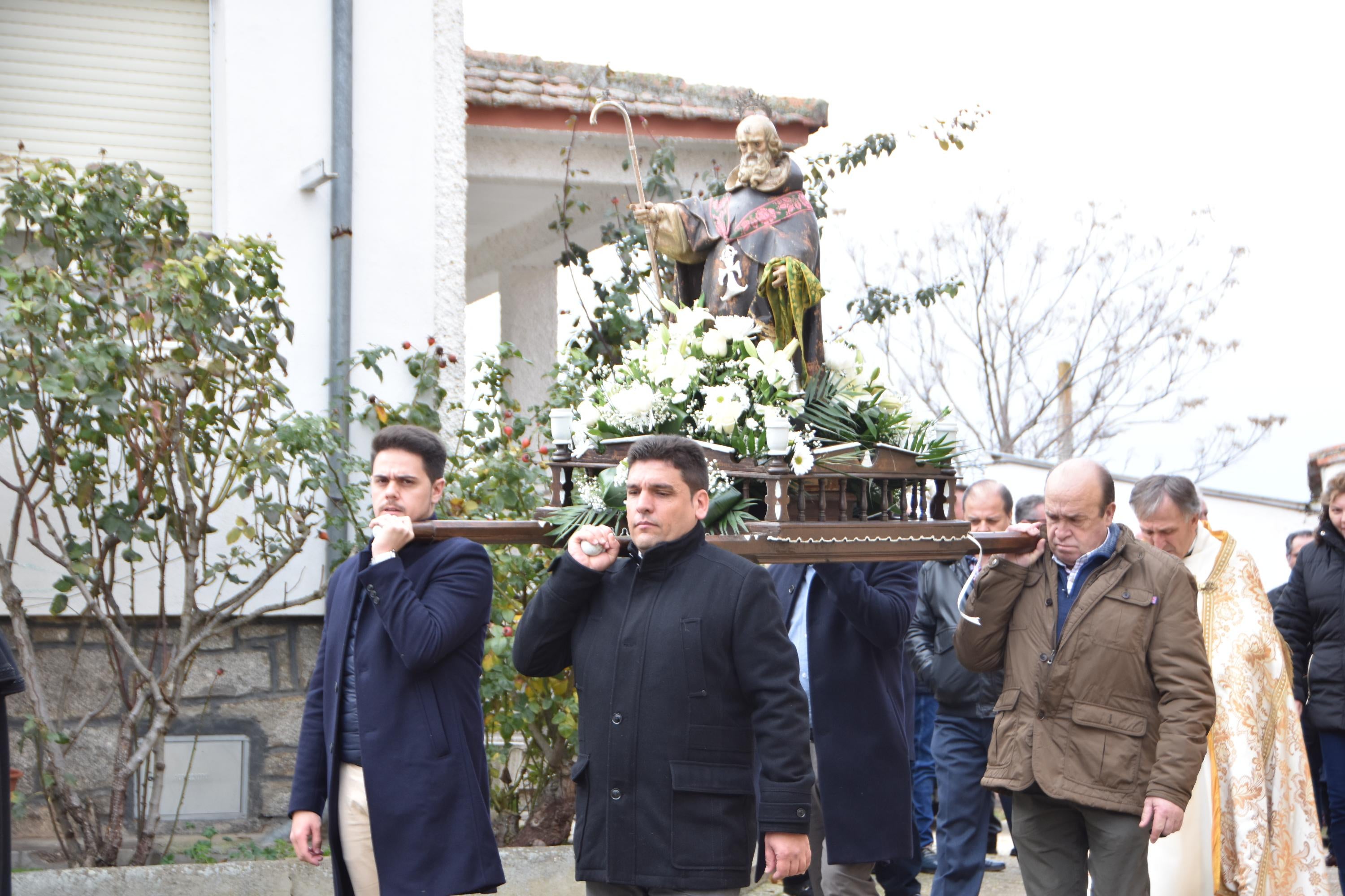 Cánticos y honores a San Antón en Calzada de Don Diego