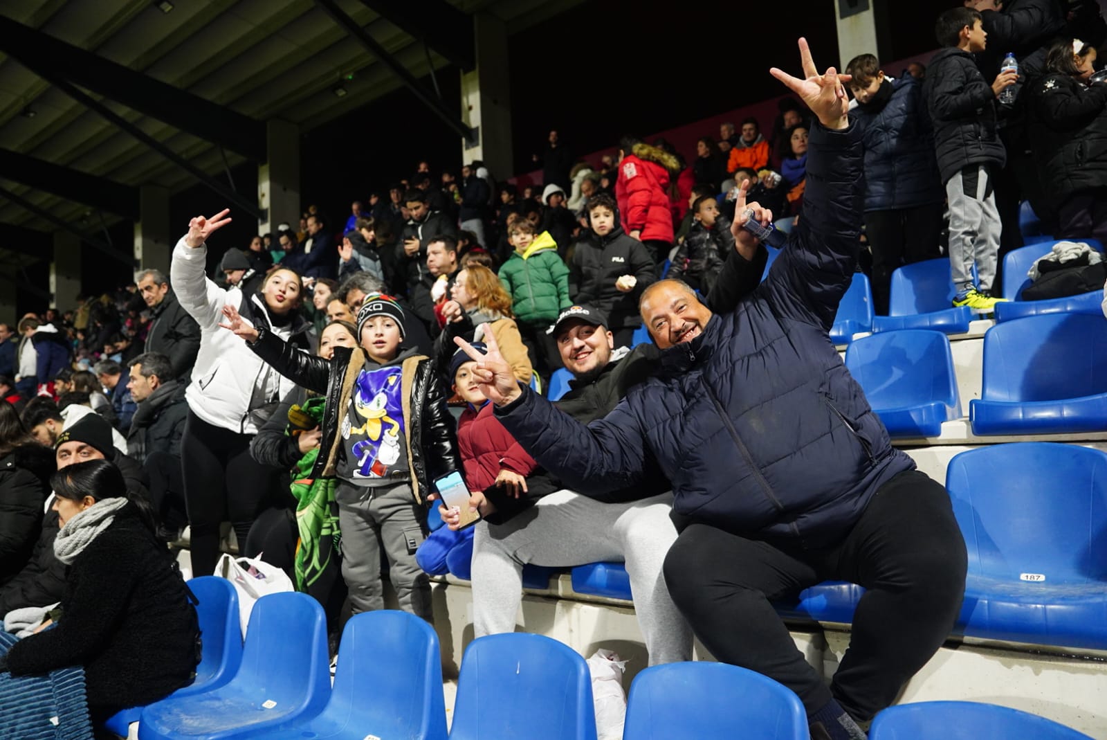 Búscate en la grada del Reina Sofía en el partido contra el Rayo Majadahonda