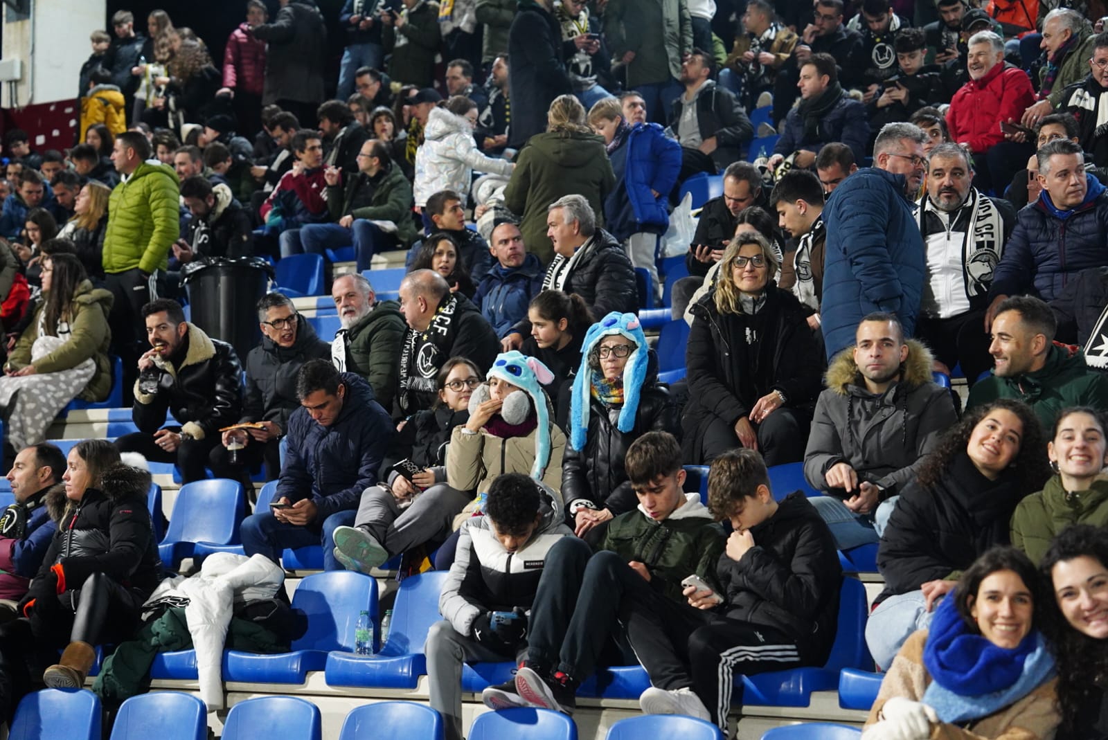 Búscate en la grada del Reina Sofía en el partido contra el Rayo Majadahonda