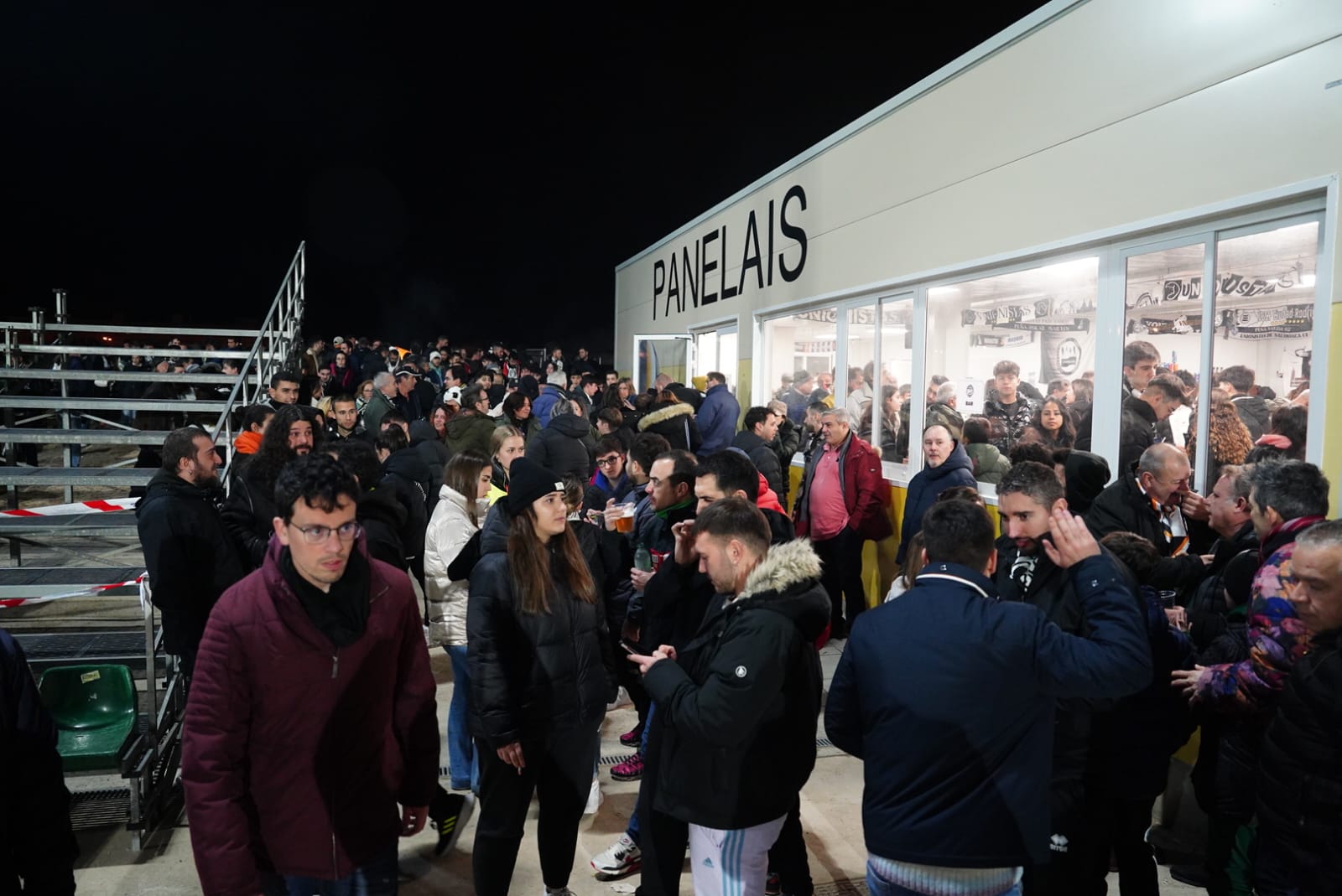 Búscate en la grada del Reina Sofía en el partido contra el Rayo Majadahonda