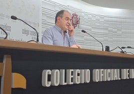 Santiago Santa Cruz, presidente del Colegio de Médicos.