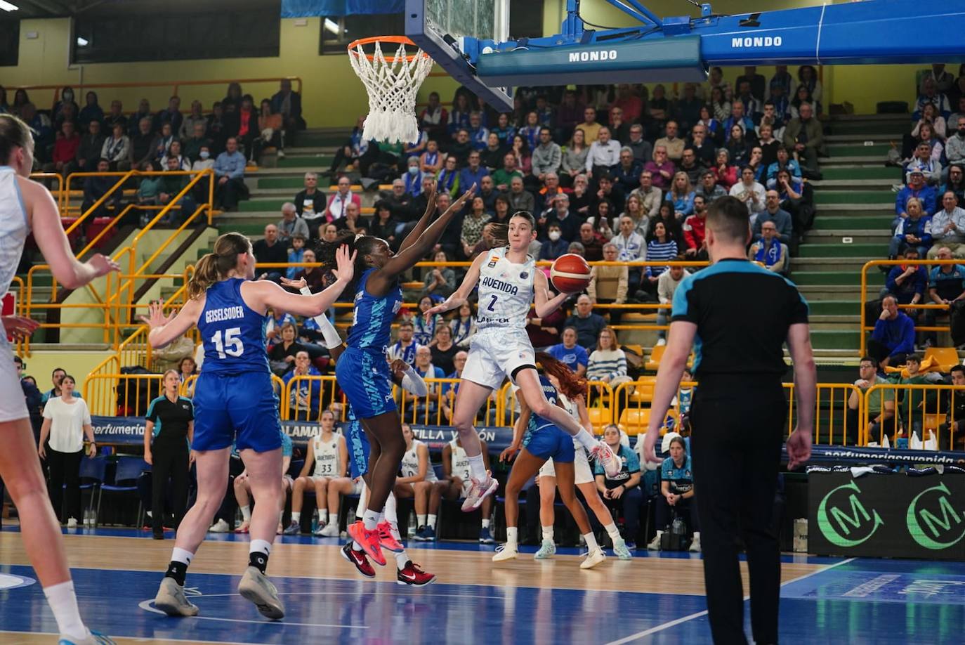 Las mejores imágenes del partido entre Avenida y Basket Landes