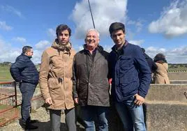 Vicente Serrano, entre Alejandro Marcos y Manuel Diosleguarde.