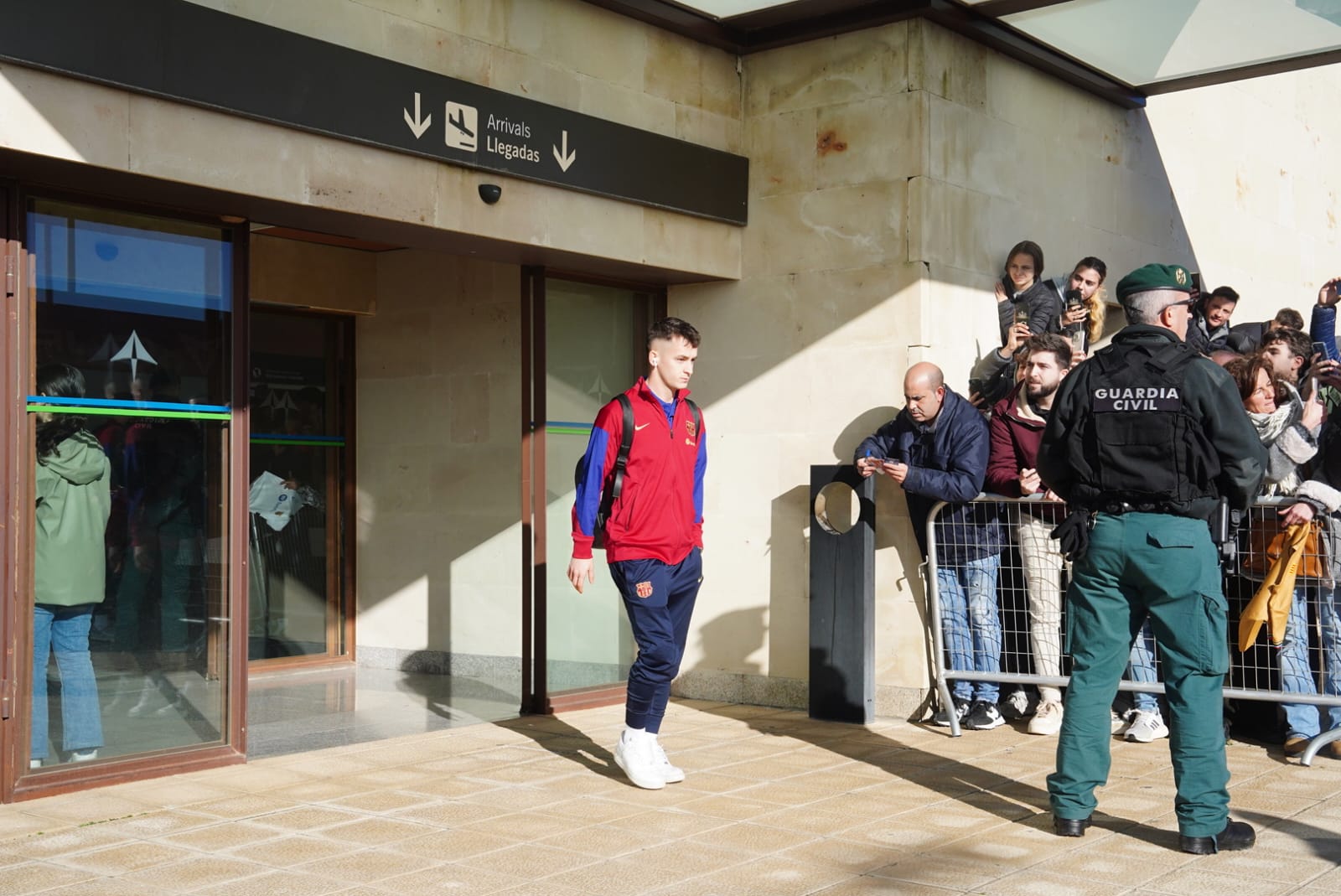 Así fue el aterrizaje del Barça en Salamanca: detallazo de Ferran Torres