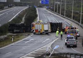 Rescatado un camionero tras un aparatoso vuelco en la A-62, a su paso por Ciudad Rodrigo