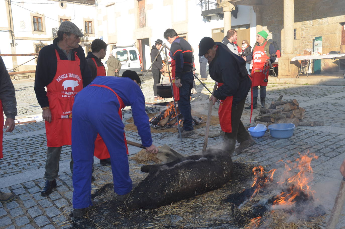 Lumbrales celebra una popular Fiesta de la Matanza Tradicional
