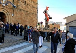 Procesión por las calles de Villoruela