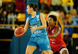 Acción del partido entre el Avenida y el Bembibre