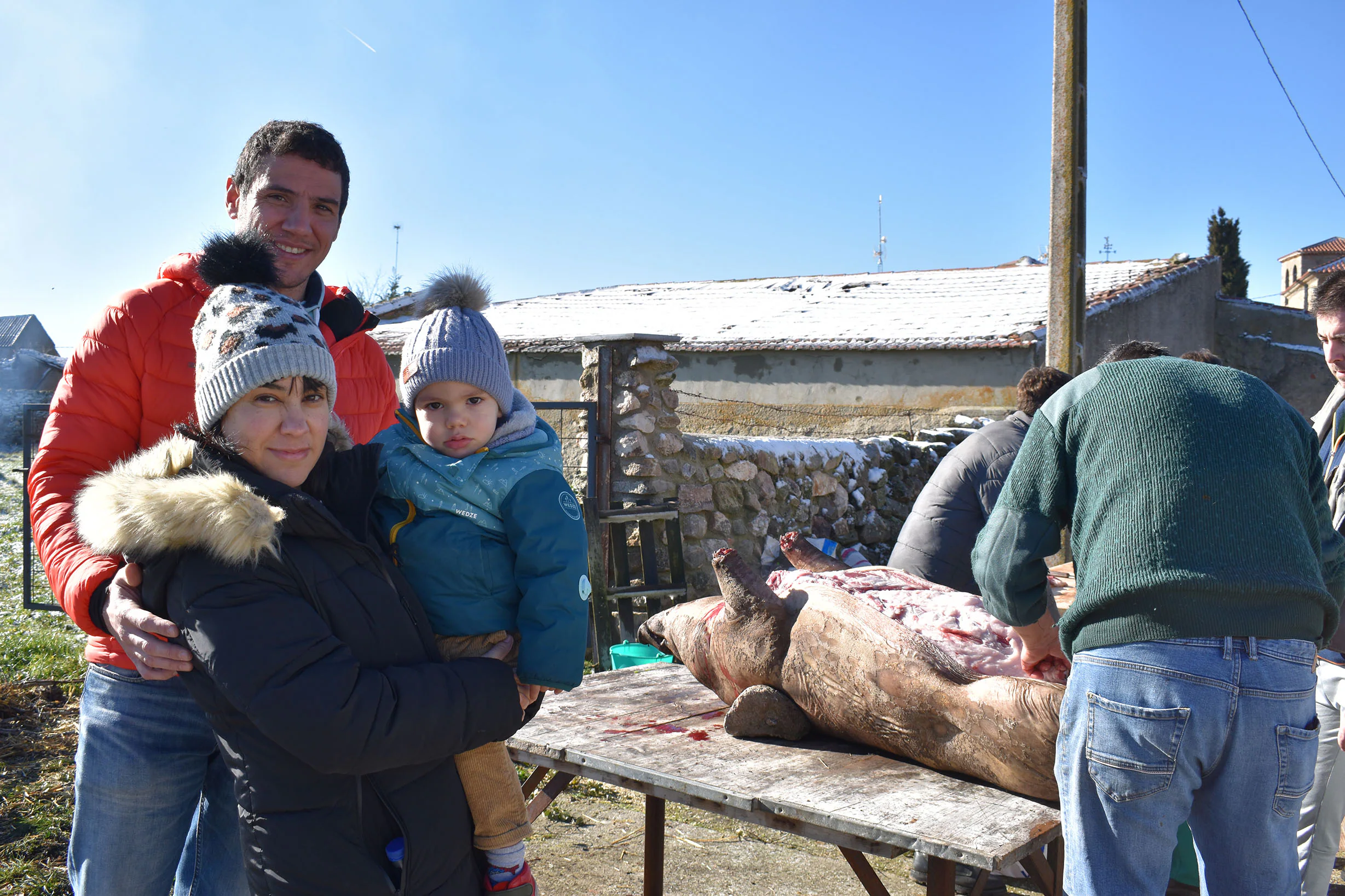 Día de convivencia en torno al sacrificio del cerdo en Martinamor