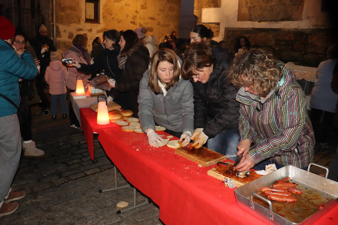 Candelario celebra el día del chorizo con una animada tarde en el Solano