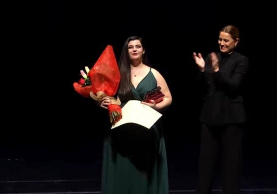 Carmen Larios se proclama ganadora del XIX Certamen Nuevas Voces de Sevilla