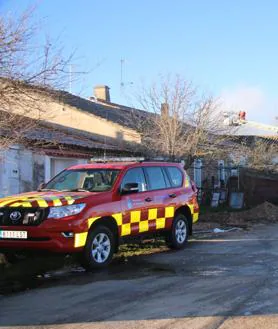 Imagen secundaria 2 - Gran movilización de bomberos ante el incendio de una casa en Rodasviejas