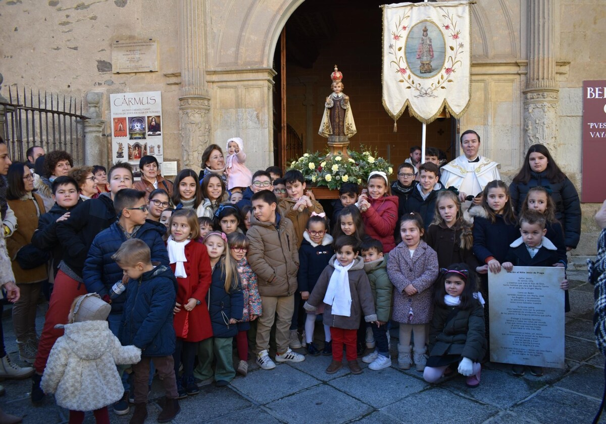 300 bollos de pan y 47 kilos de naranjas en la fiesta del Niño Jesús de Praga en Alba de Tormes