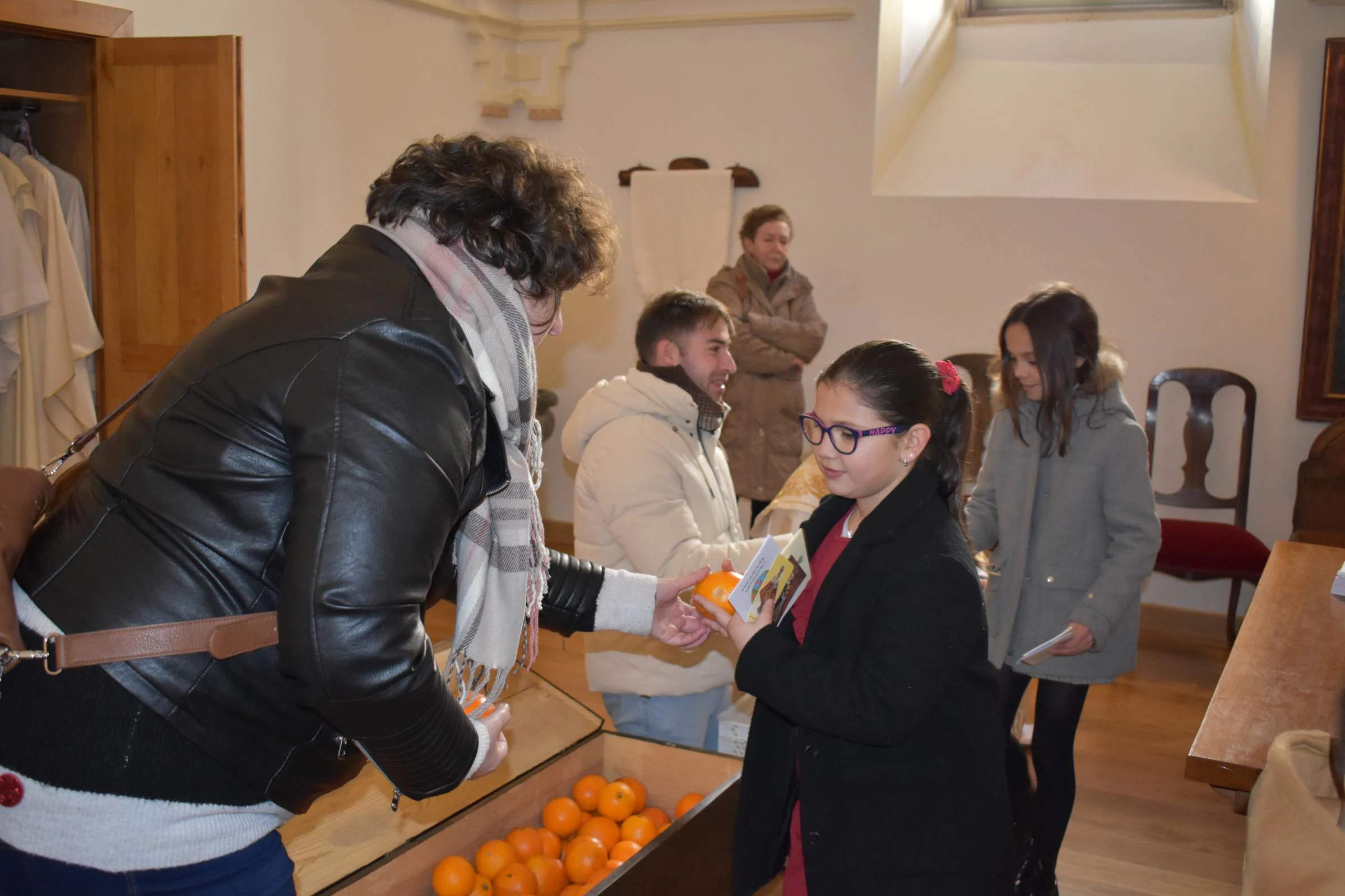 300 bollos de pan y 47 kilos de naranjas en la fiesta del Niño Jesús de Praga en Alba de Tormes