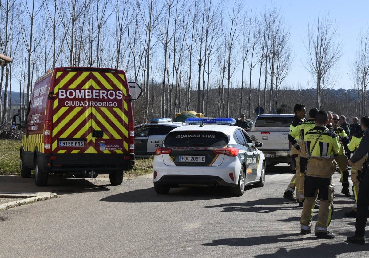 Dispositivo desplegado para localizar al acusado tras esconderse en el monte.