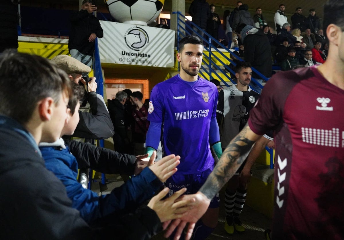 Cacharrón, visitando el Reina Sofía como jugador del Pontevedra.