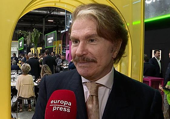 Edmundo Arrocet, atendiendo a los micrófonos de Europa Press.