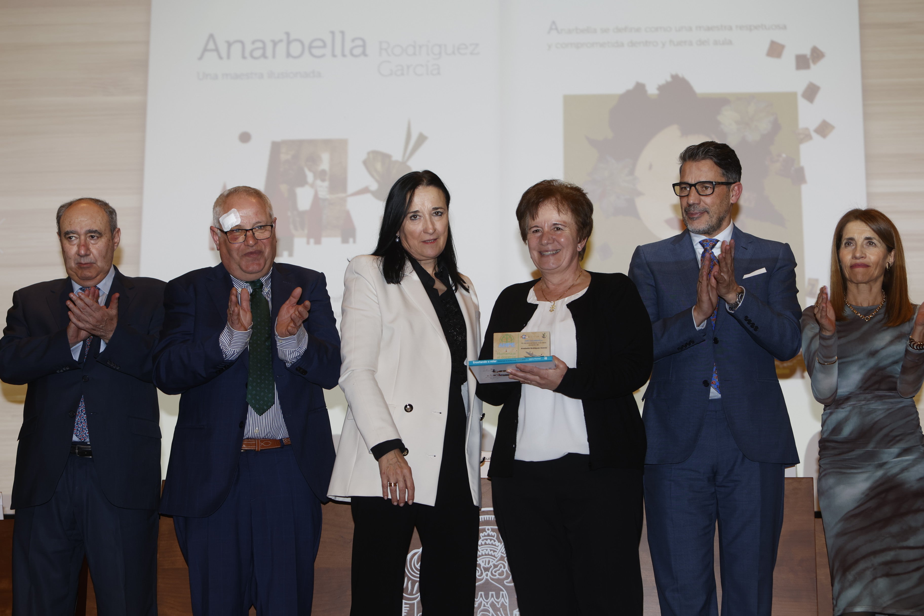 Homenaje sentido de ANPE a 25 docentes con la esperanza puesta en el futuro