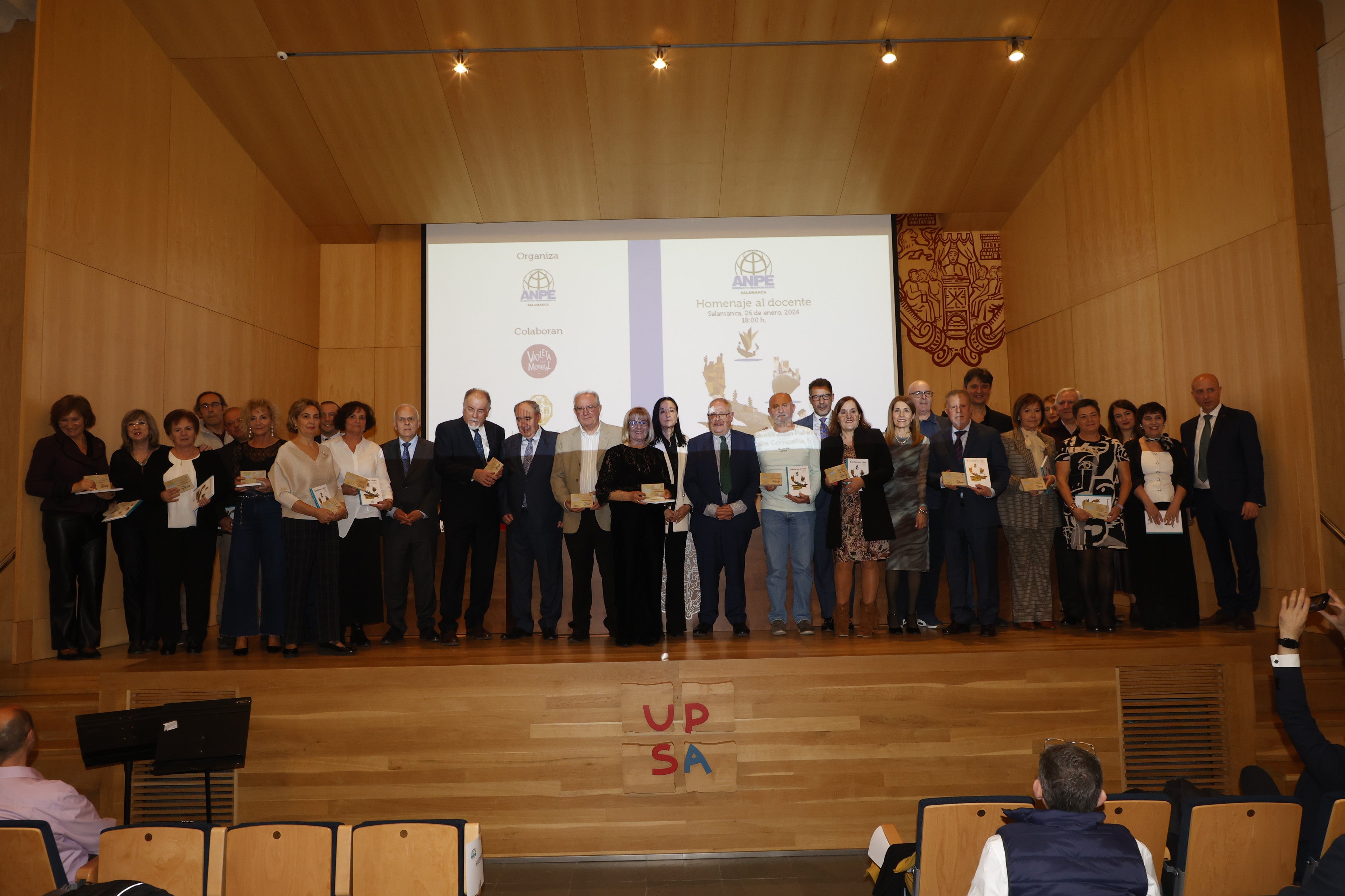 Homenaje sentido de ANPE a 25 docentes con la esperanza puesta en el futuro