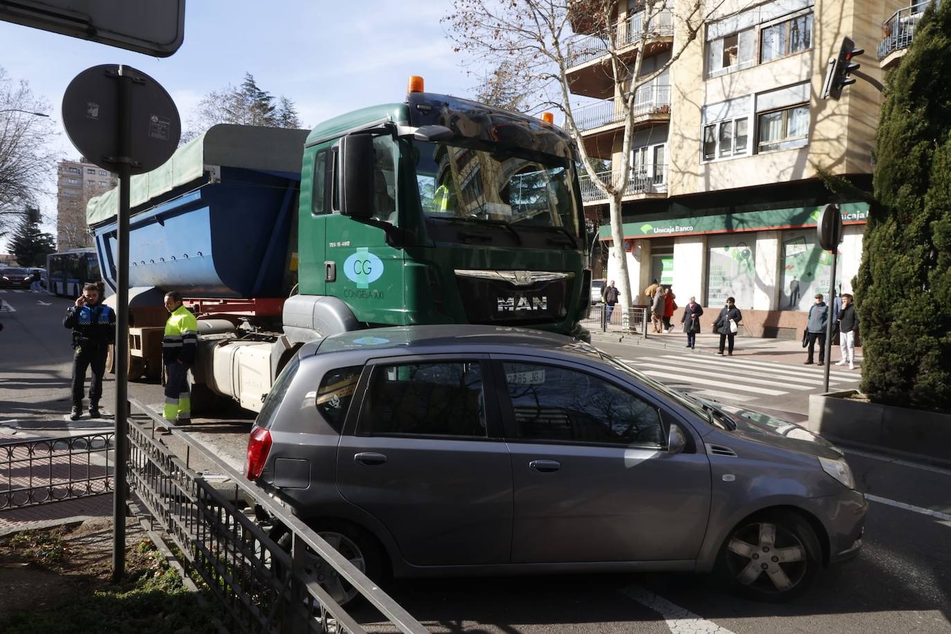 Así fue el espectacular accidente en Carmelitas entre un camión y un coche