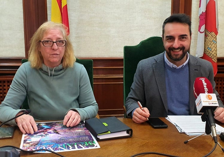 Maite Cascón y Javier Hernández, esta mañana en la presentación de la programación de Carnaval.