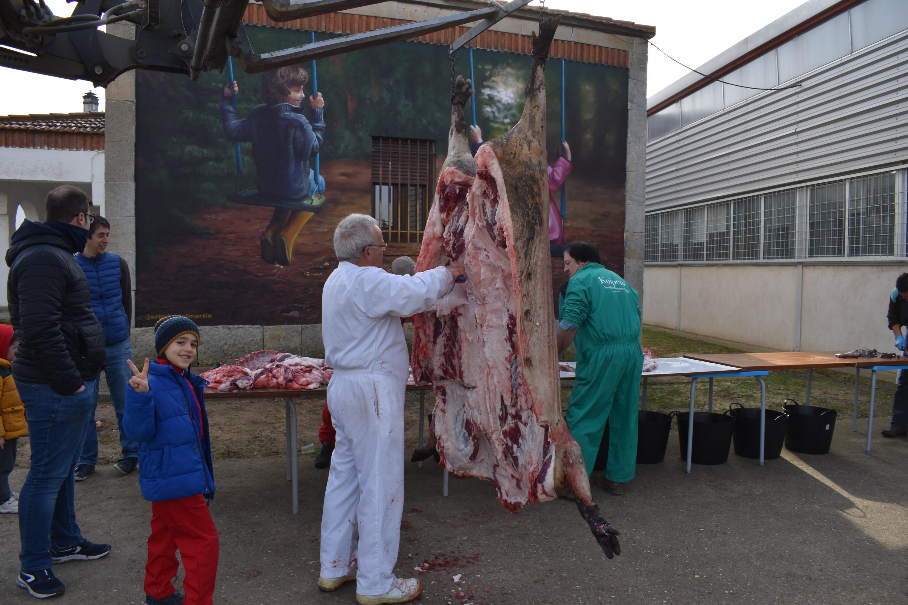 Día de convivencia en Valverdón en torno al cerdo