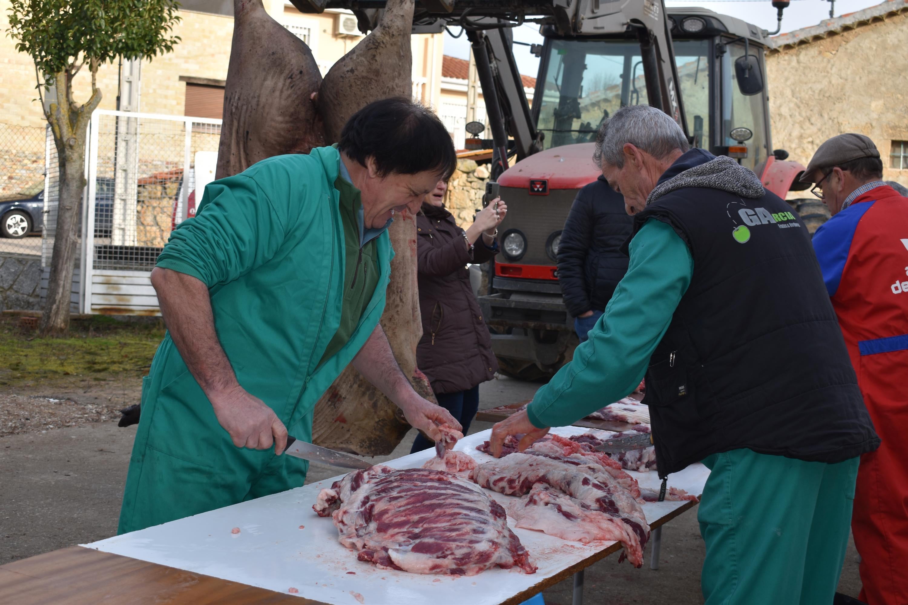 Día de convivencia en Valverdón en torno al cerdo